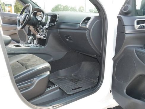 Used 2019 Jeep Grand Cherokee Altitude AWD/4WD image 20