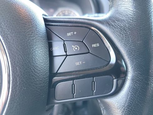 Certified 2020 Jeep Renegade Altitude w/ UConnect 8.4 Nav Group image 6