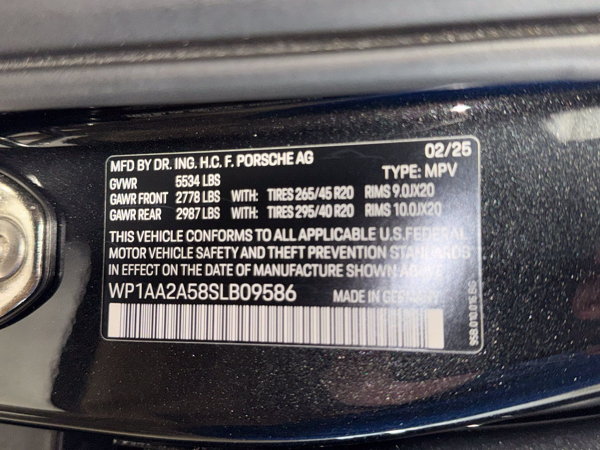 Used 2025 Porsche Macan Turbo AWD/4WD image 39