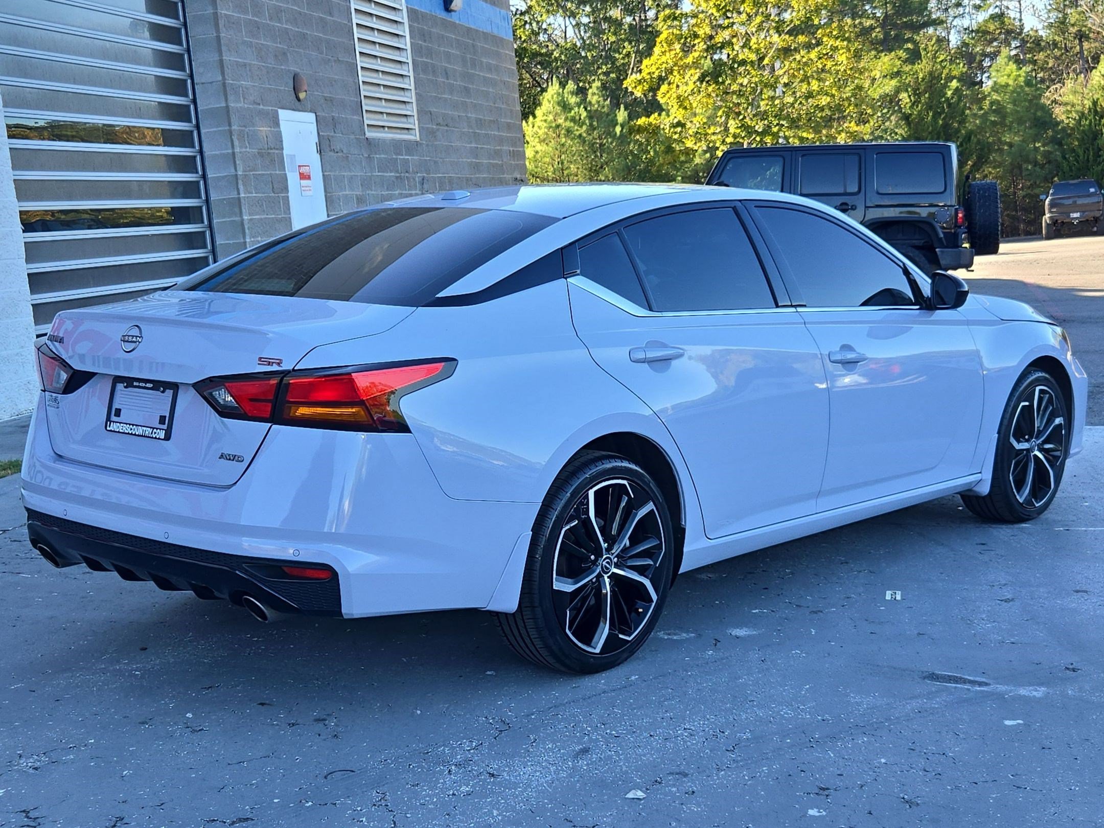 Used 2025 Nissan Altima 2.5 SR AWD/4WD image 7
