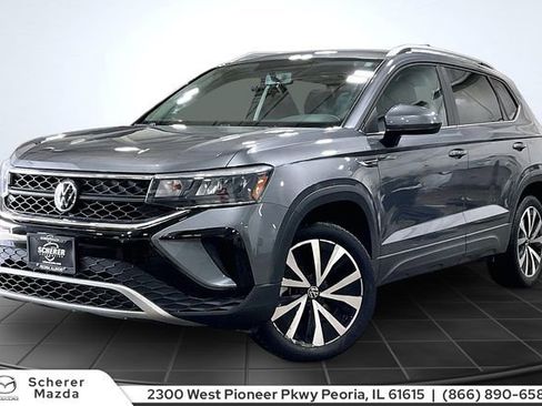 Used 2022 Volkswagen Taos SE image 1