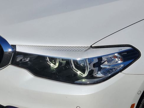 Used 2017 BMW 530i xDrive image 10