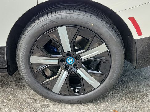 Certified 2024 BMW iX xDrive50 w/ Premium Package AWD/4WD image 5