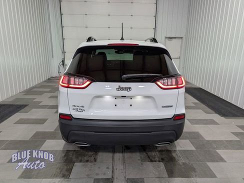 Used 2022 Jeep Cherokee Latitude Lux w/ Sun & Sound Group AWD/4WD image 3