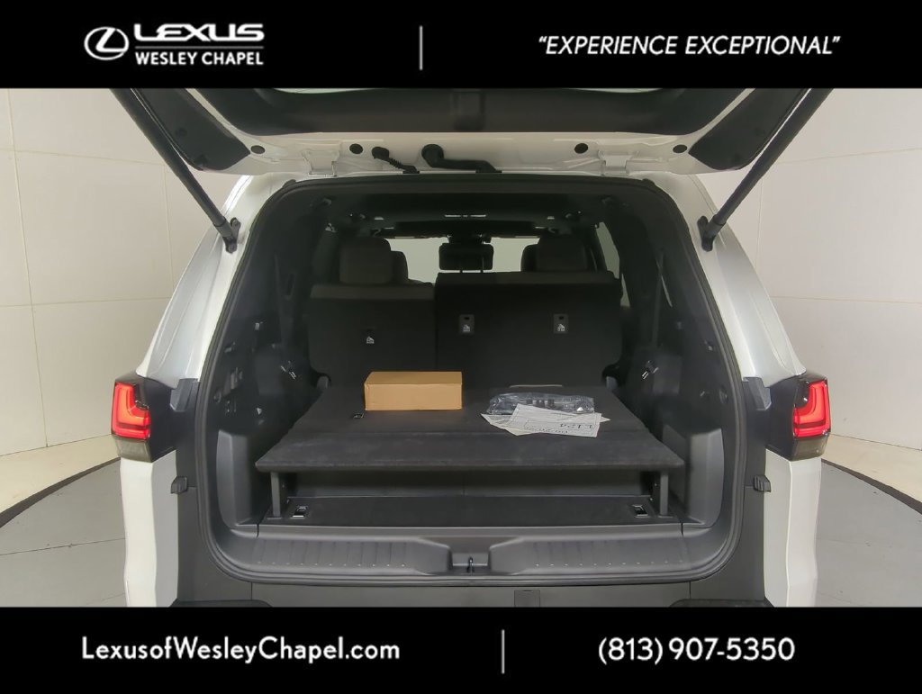 Used 2025 Lexus LX 700h Overtrail AWD/4WD image 8