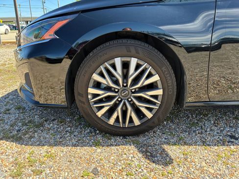 Used 2025 Nissan Altima 2.5 SV FWD image 23