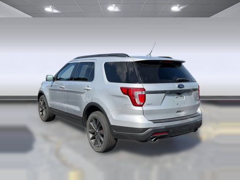 Used 2019 Ford Explorer XLT w/ XLT Sport Appearance Package AWD/4WD image 2