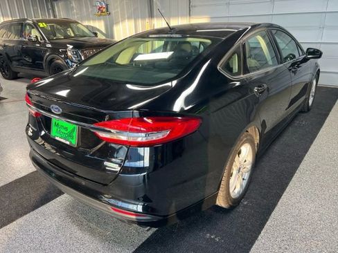 Used 2018 Ford Fusion SE w/ Fusion SE Technology Package image 3