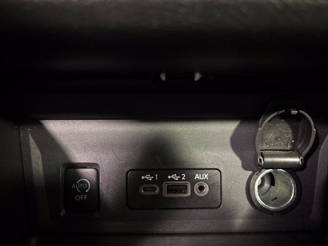 Used 2025 Nissan Sentra SV FWD image 35
