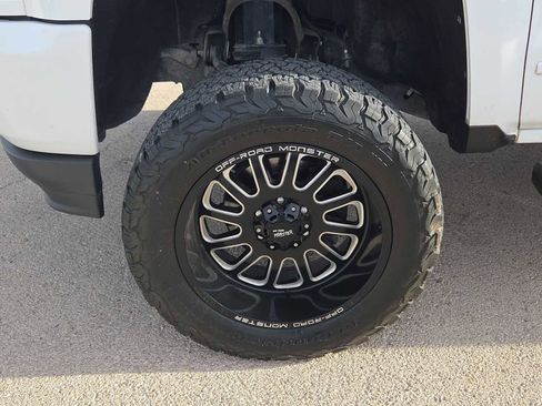 Used 2018 Chevrolet Silverado 1500 LT w/ Texas Edition image 7