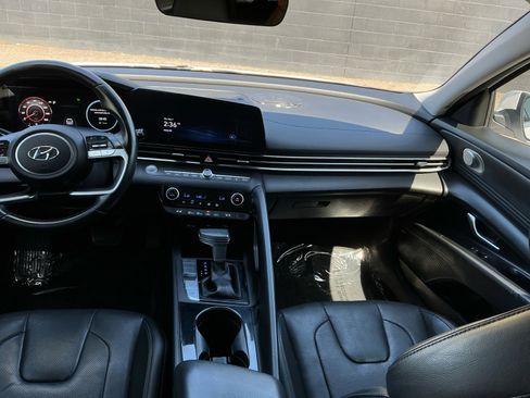 Used 2023 Hyundai Elantra Limited FWD image 16
