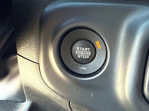 Used 2023 Jeep Gladiator Sport AWD/4WD image 28