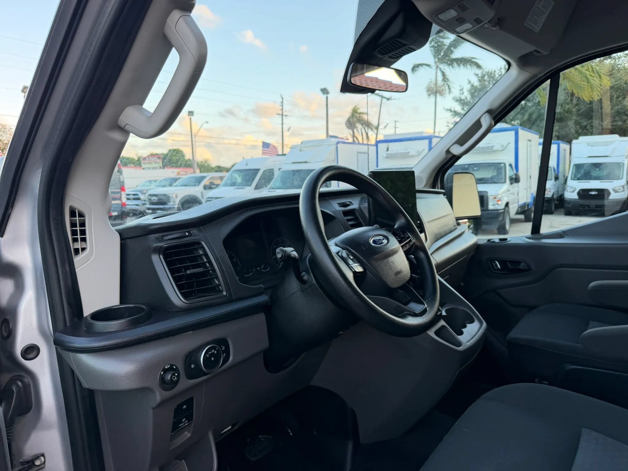 Used 2022 Ford Transit 350 XLT RWD image 11