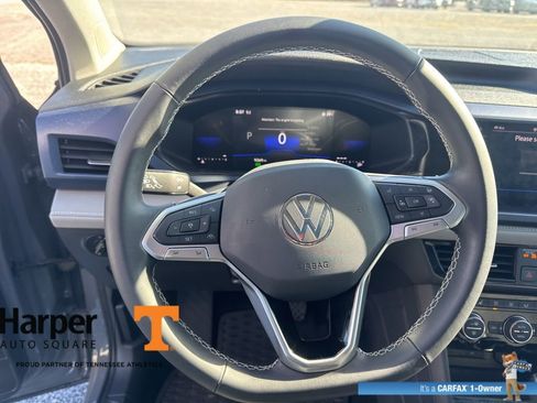 Used 2024 Volkswagen Taos SE w/ Panoramic Sunroof Package image 18