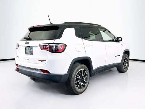 Used 2025 Jeep Compass Trailhawk AWD/4WD image 9