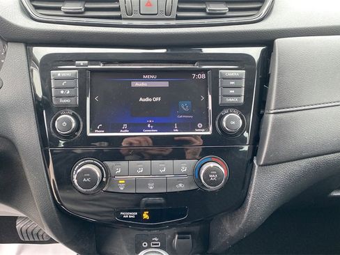 Used 2019 Nissan Rogue S image 26