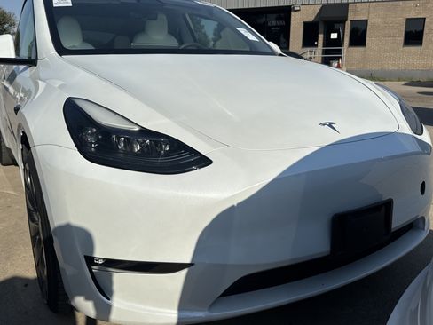 Used 2023 Tesla Model Y Long Range AWD/4WD image 1