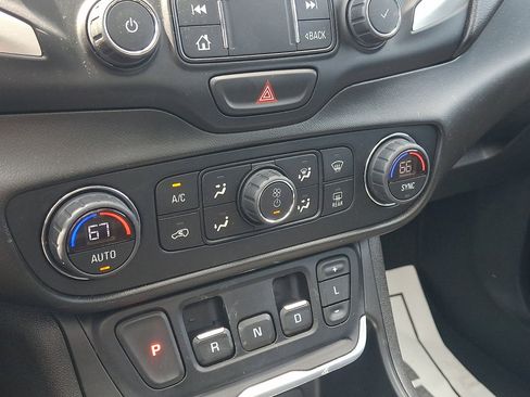 Used 2021 GMC Terrain SLT w/ Infotainment Package II FWD image 29