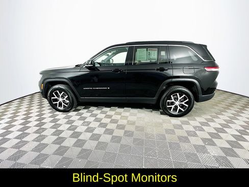 Used 2025 Jeep Grand Cherokee Limited AWD/4WD image 6