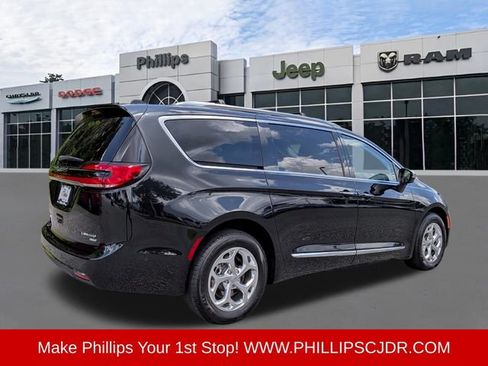 Used 2021 Chrysler Pacifica Limited w/ Premium & Safety Sphere Group AWD/4WD image 3
