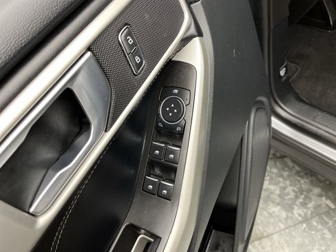 Used 2022 Ford Explorer XLT AWD/4WD image 7
