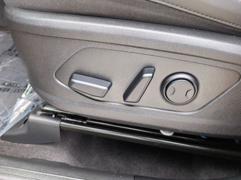 Certified 2025 Kia Sorento S FWD image 24