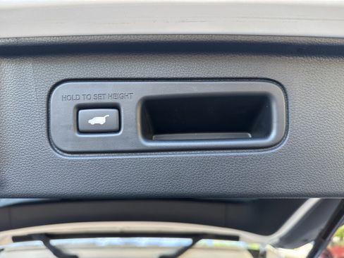 Used 2025 Honda Pilot Black Edition image 14