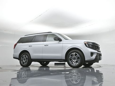 Used 2025 Ford Expedition Active image 55