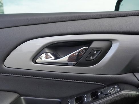 Used 2023 Chevrolet Traverse LT image 10