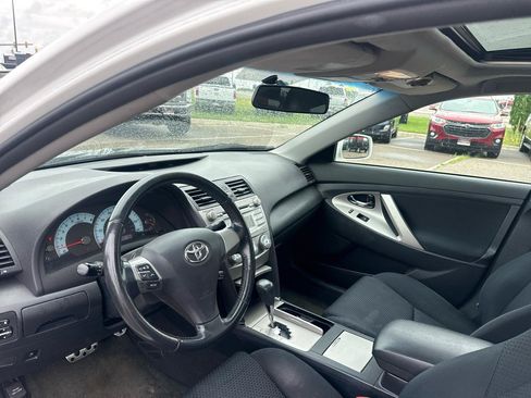 Used 2011 Toyota Camry SE w/ SE Extra-Value Pkg #1 FWD image 10