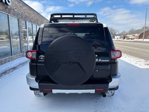 Used 2013 Toyota FJ Cruiser Base 4x4 4dr SUV 5A image 9