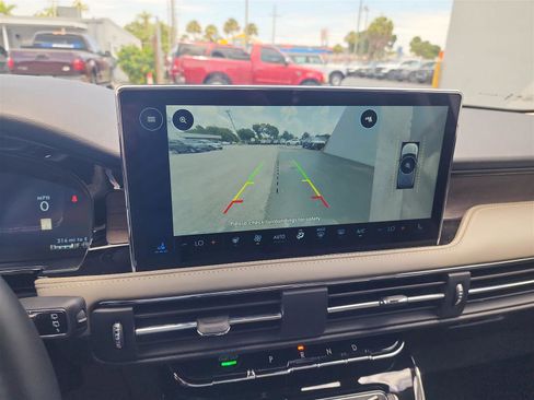 New 2025 Lincoln Corsair Reserve w/ Equipment Group 202A image 32