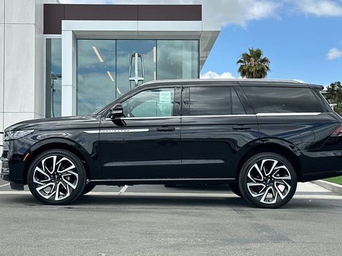 New 2026 Lincoln Navigator Reserve AWD/4WD image 6