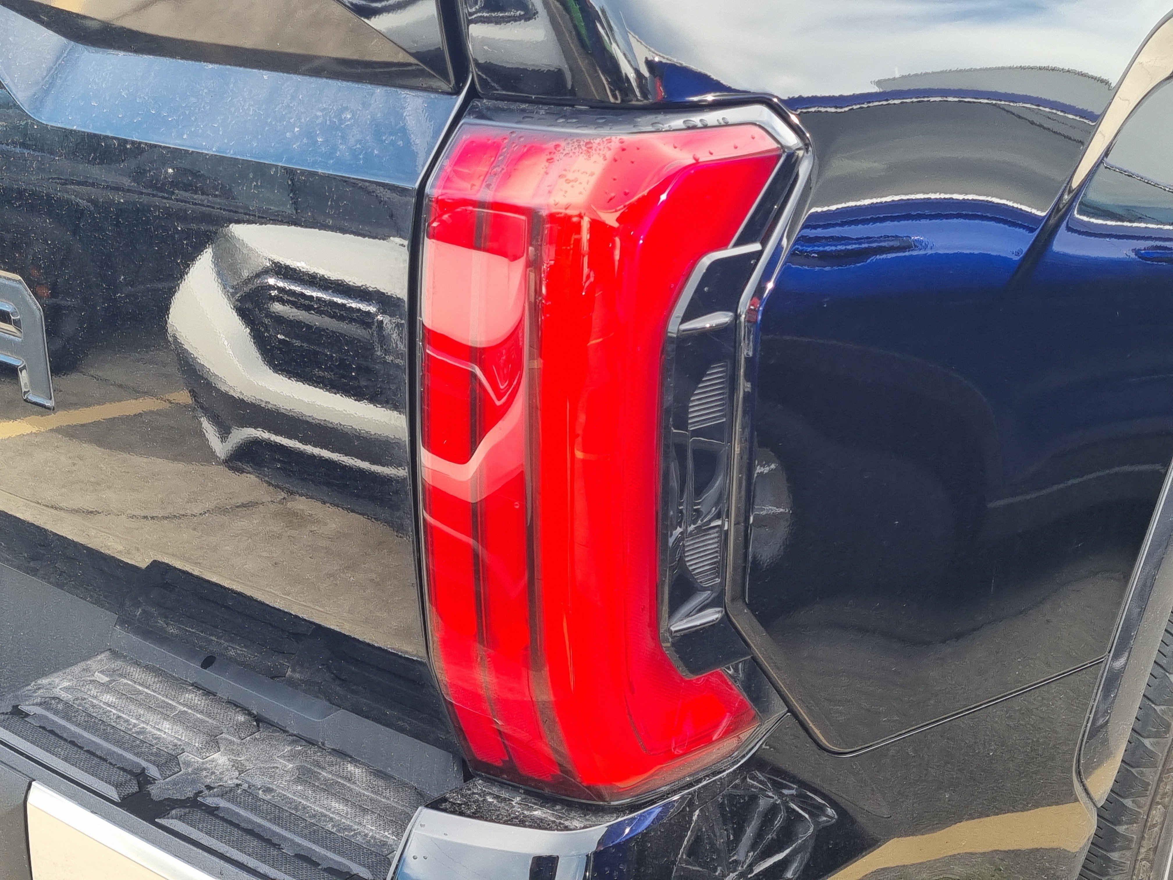 Used 2025 Toyota Tundra Limited AWD/4WD image 10