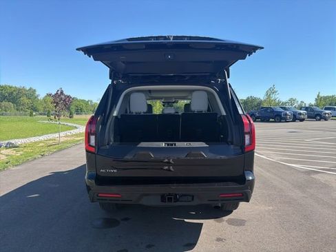 Used 2025 Ford Expedition Active AWD/4WD image 10
