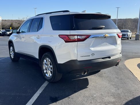 Used 2021 Chevrolet Traverse LT image 3