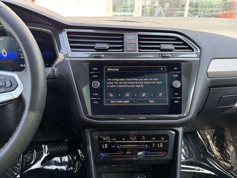 Certified 2023 Volkswagen Tiguan SE w/ Panoramic Sunroof Package AWD/4WD image 20