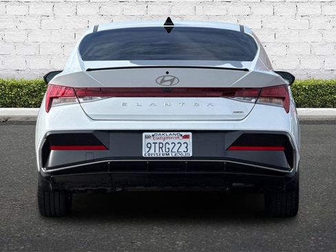 Used 2025 Hyundai Elantra Limited image 5
