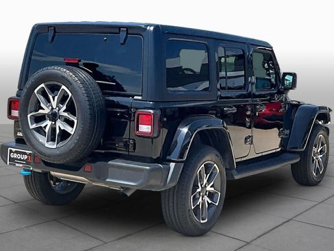 Used 2024 Jeep Wrangler Unlimited AWD/4WD image 14