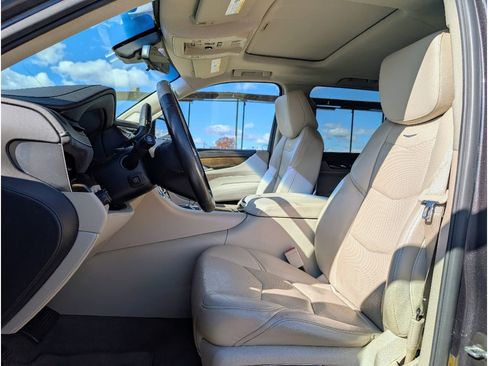 Used 2018 Cadillac Escalade Luxury image 14