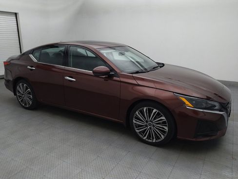Used 2023 Nissan Altima 2.5 SL FWD image 11