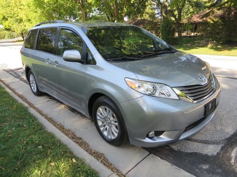 Used 2017 Toyota Sienna image 7