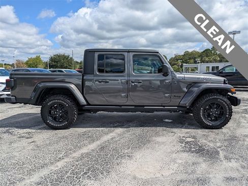 Used 2024 Jeep Gladiator Sport image 3
