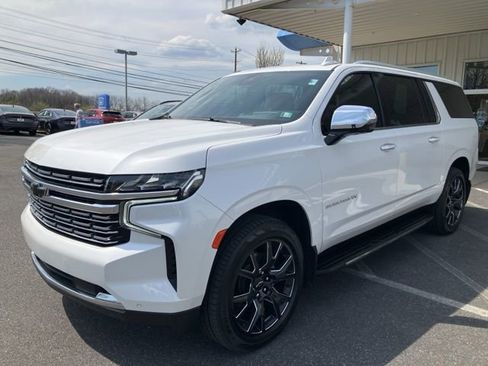 Used 2023 Chevrolet Suburban Premier w/ Premium Package 2 AWD/4WD image 9