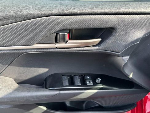 Used 2025 Toyota Camry SE FWD image 10