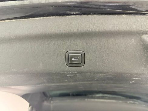 Used 2023 GMC Yukon Denali AWD/4WD image 9