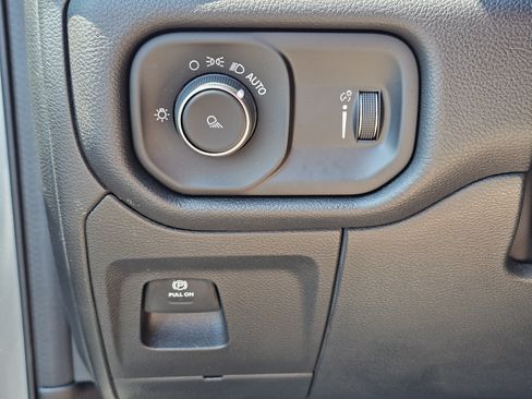 Used 2024 RAM 1500 Laramie AWD/4WD image 20