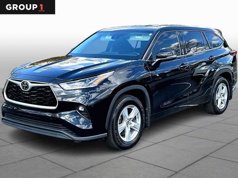 Used 2021 Toyota Highlander LE image 1