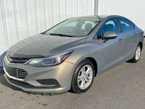 Used 2018 Chevrolet Cruze LT image 8