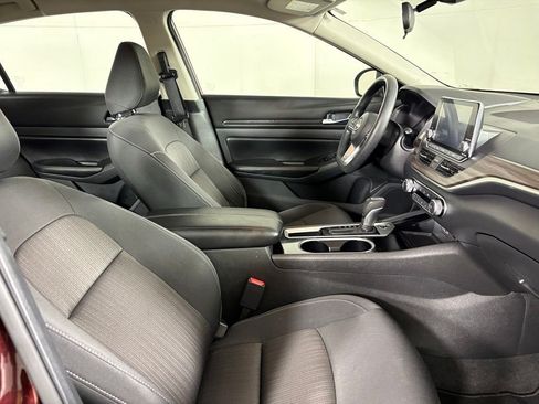 Used 2024 Nissan Altima 2.5 SV FWD image 92